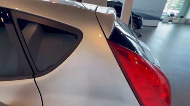 Hyundai/ Solaris/ I (2010 - 2014)/ Хэтчбек 5 дв./ 1.6 MT (123 л.с.)