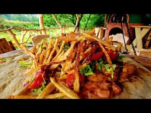 Невероятная жареная курица — лучшая тортилья, которую я когда-либо ел | MenWithThePot HT 🔥