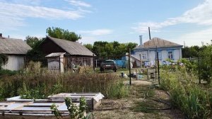 Поливаем огород . Сын справляется на ура.