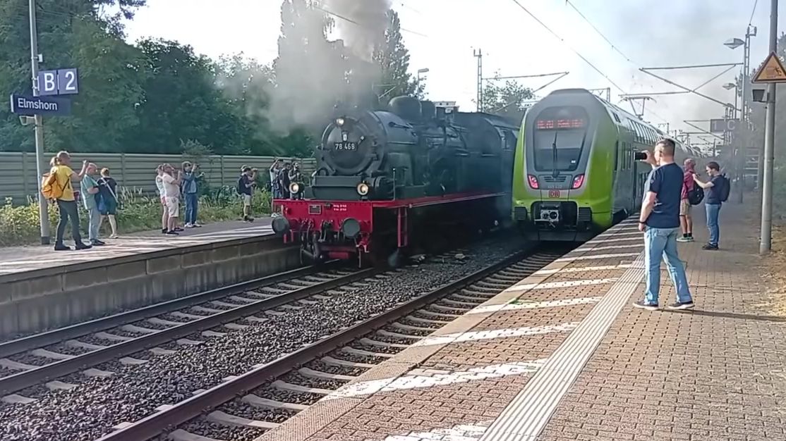 Надымил, отправление танк-паровоза с ретро поездом
