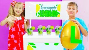 Диана и Рома - Английский алфавит с яйцами-сюрпризами   ABC