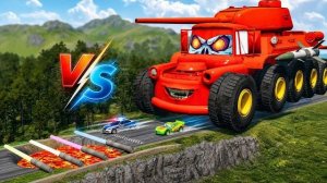 Гигантский АВТОЦИСТЕРНА Mack Truck ПРОТИВ машин Молния Маккуин, полицейская машина и лазерный