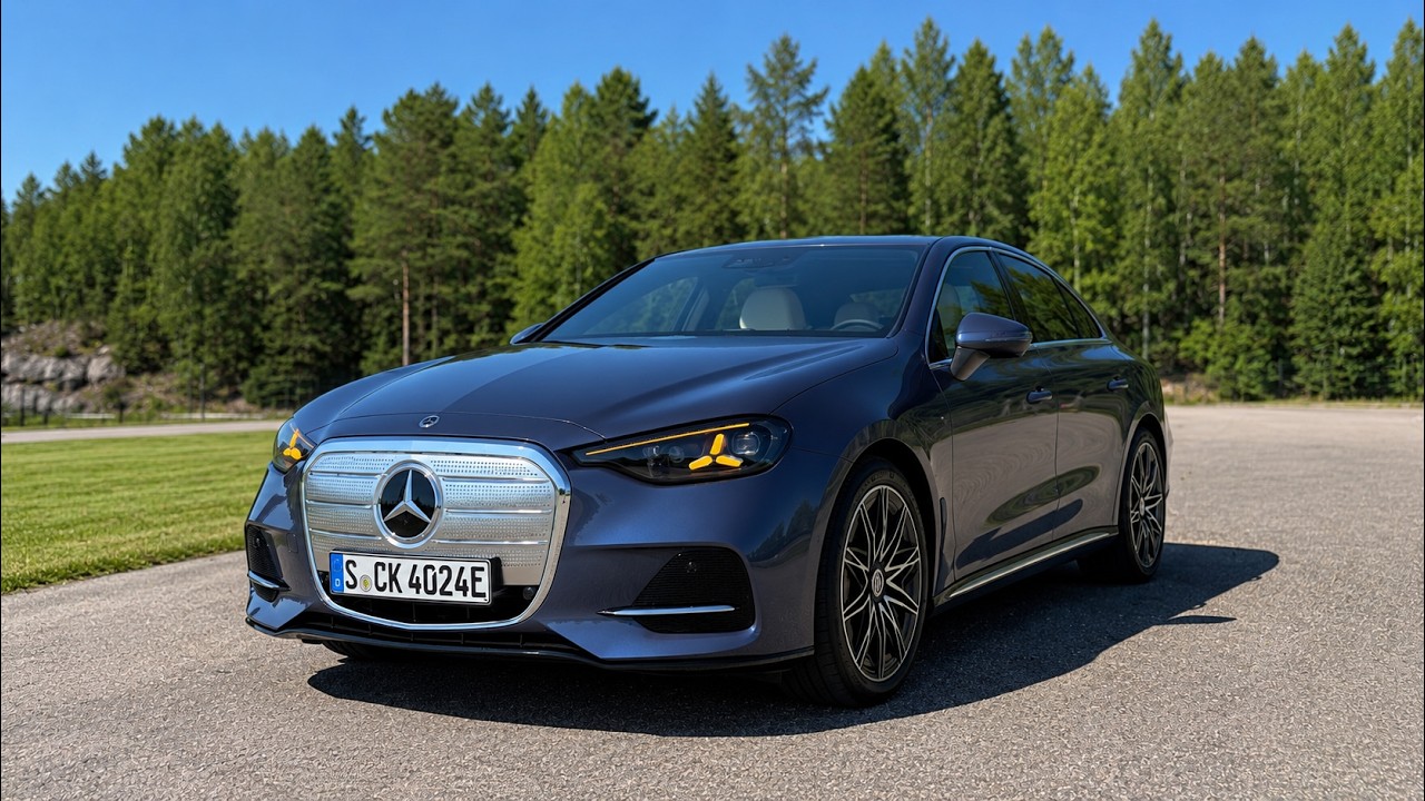 Mercedes C-Class Electric 2027 — за что доплата к CLA?