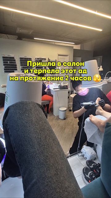 Как же бесят женщины, которые могут в общественных местах намеренно общаться по телефону с друзьями/