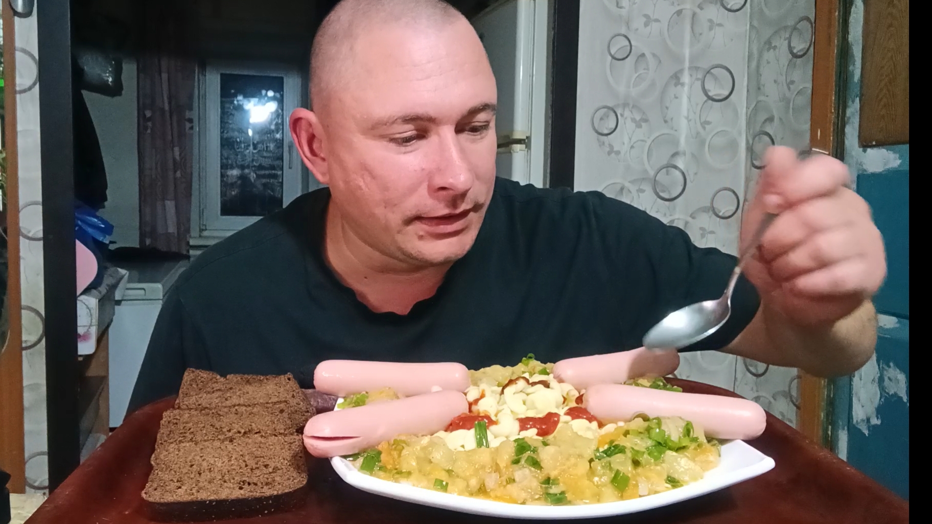 мукбанг/обжорыч/еда на камеру/Макароны с сосисками и кабочковое рагу/