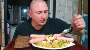 мукбанг/обжорыч/еда на камеру/Макароны с сосисками и кабочковое рагу/