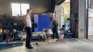 Обычные будни автомеханников. Набил лицо директору!