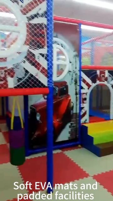 Классическая крытая игровая площадка в британском стиле — безопасная, мягкая и наполненная культурны