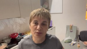 Розы у подъезда Юрия Шатунова.