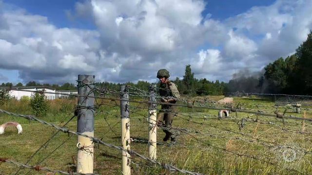 Минобороны показало видео военных сборов с недобросовестными аграриями в Беларуси