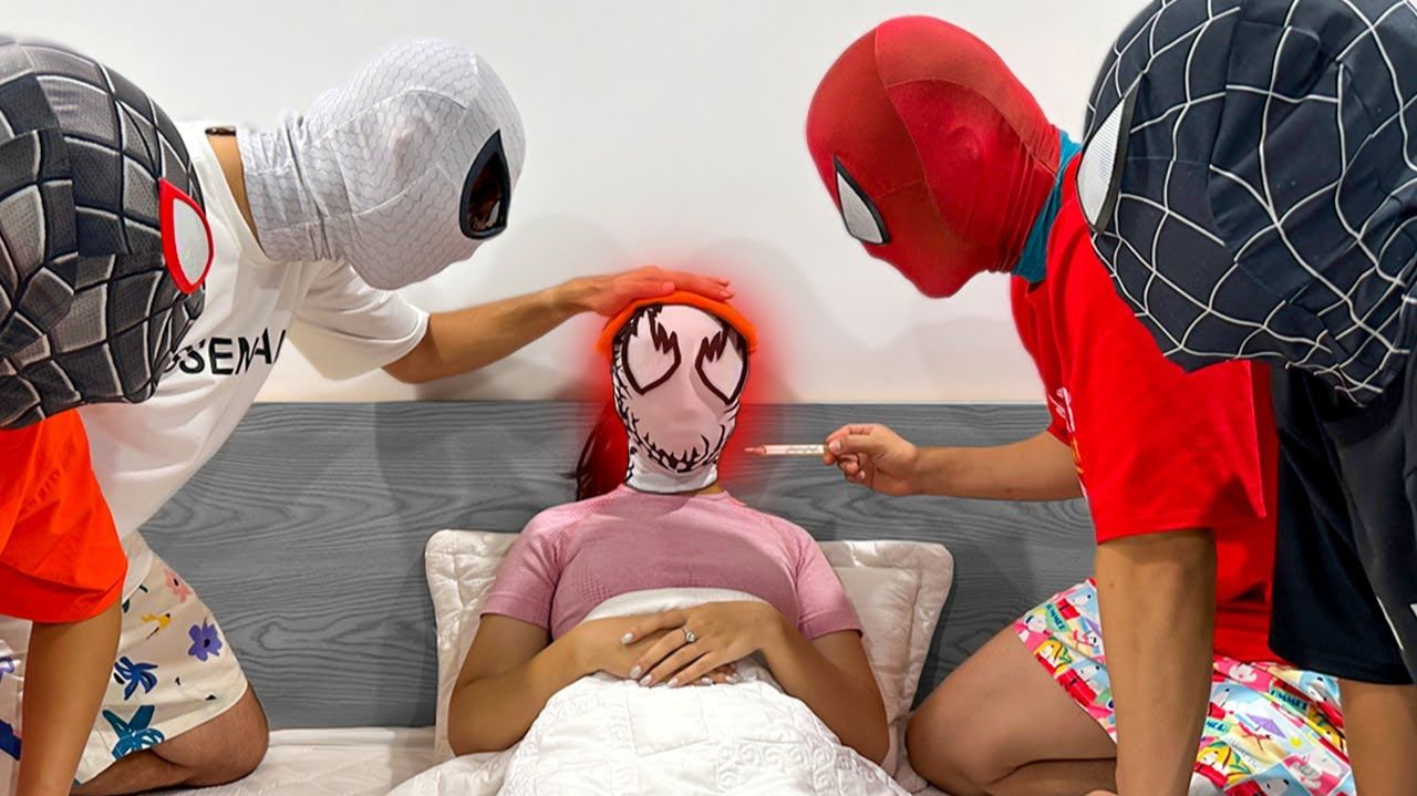 Девочка-паук заболела! История команды Человека-паука! Spider-man Team!
