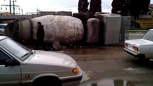 Адлер, камаз-миксер перевернулся на 