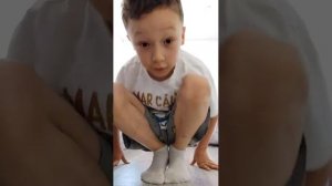 КАК СДЕЛАТЬ СТОЙКУ НА РУКАХ