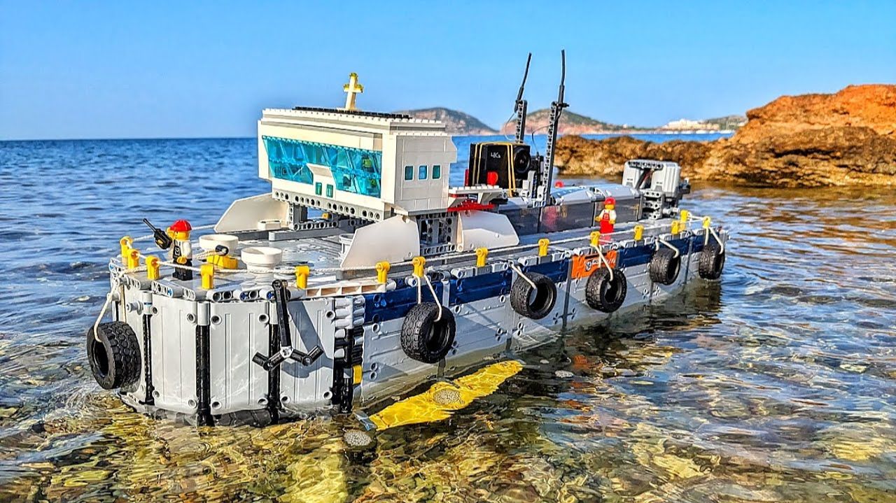Радиоуправляемый катер LEGO Technic исследует затонувший самолет и встречает морскую черепаху!