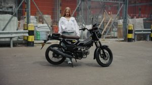 Девушка и мопед MOBI