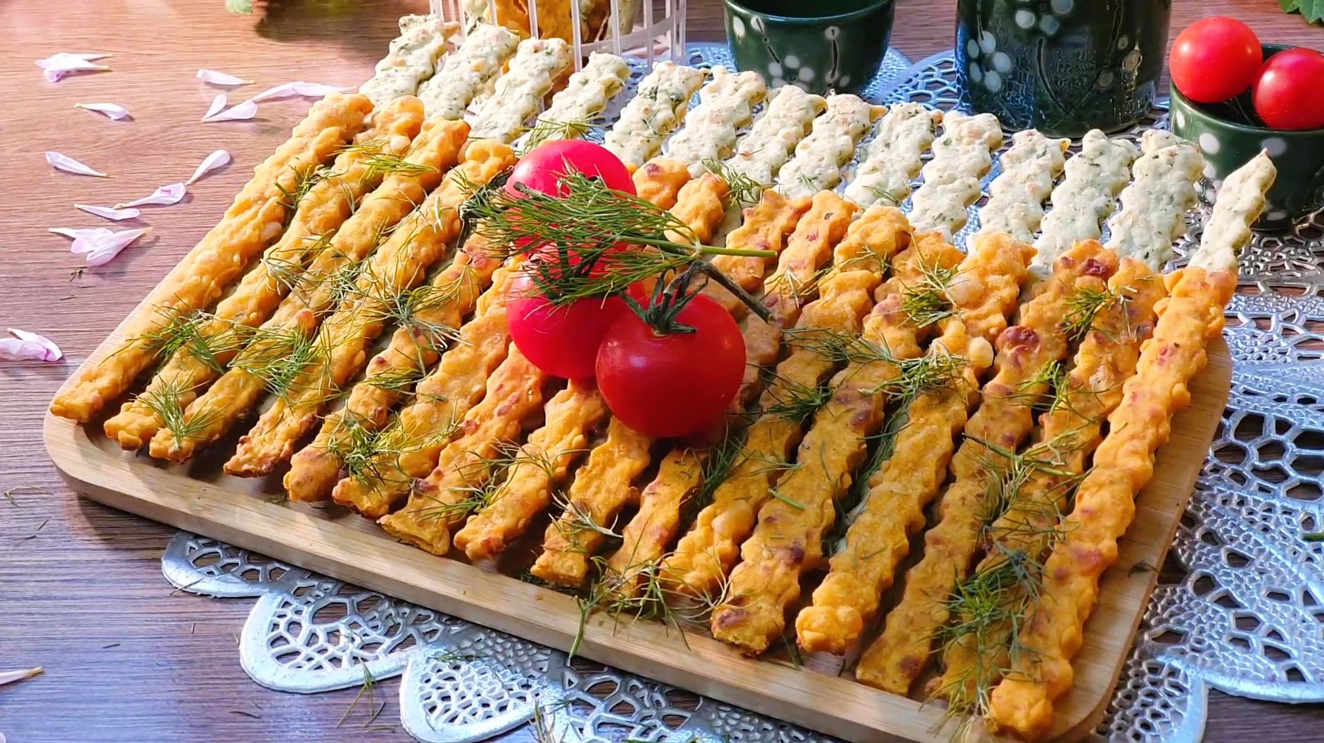 Сырная соломка со шпинатом и томатом