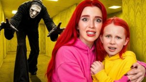 МЫ ЗАСТРЯЛИ В БЭКРУМС! РИВИ, БЭТСИ, ПАША МИКУС BACKROOMS