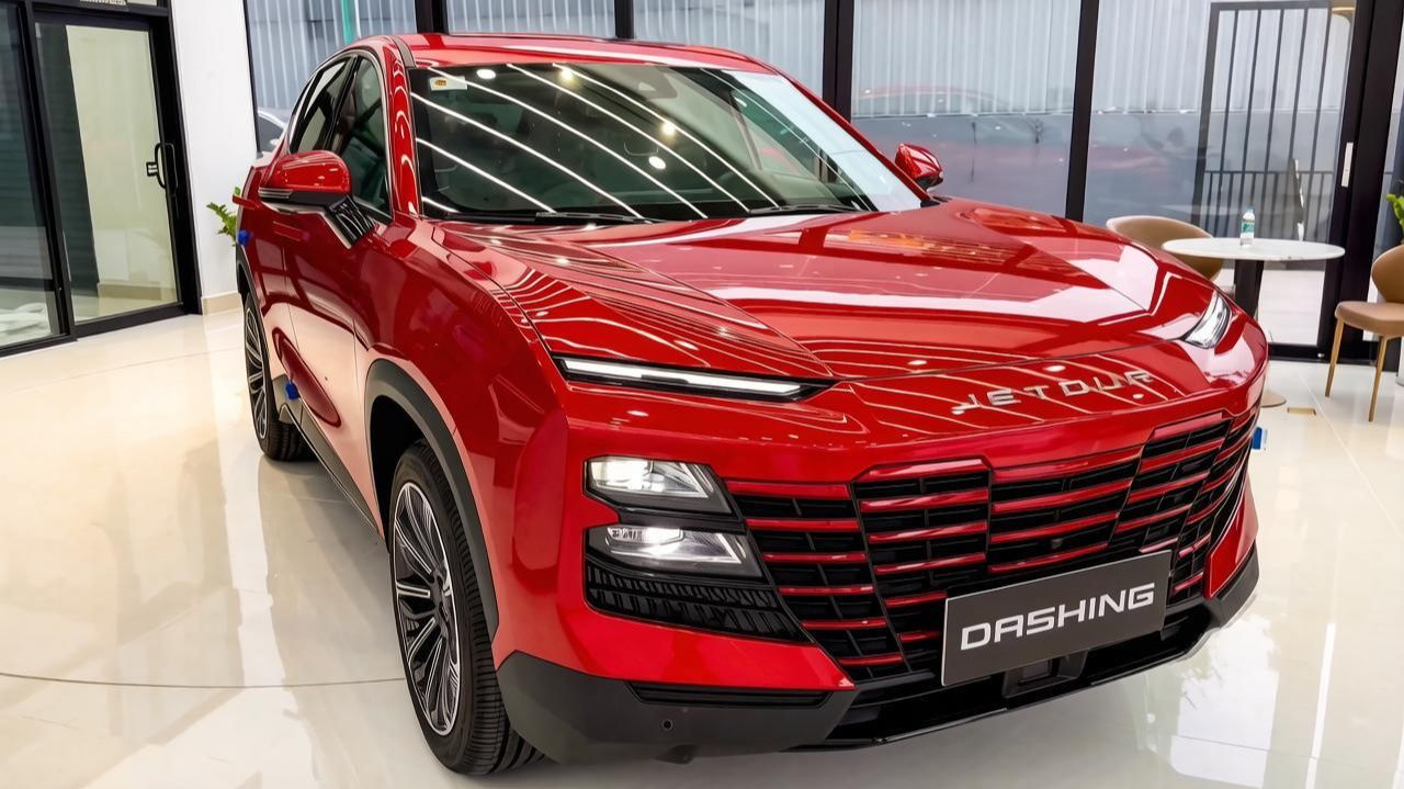 Jetour Dashing 2026 года компактный  городской внедорожник в красном цвете. Обзор автомобилей