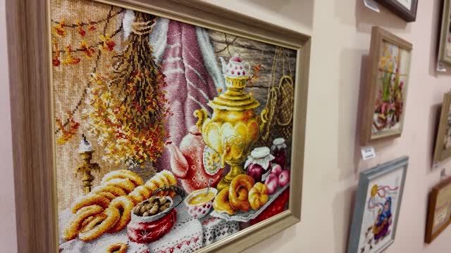 В Пушкино открылась выставка вышитых картин «Нити души» Ольги Медведевой