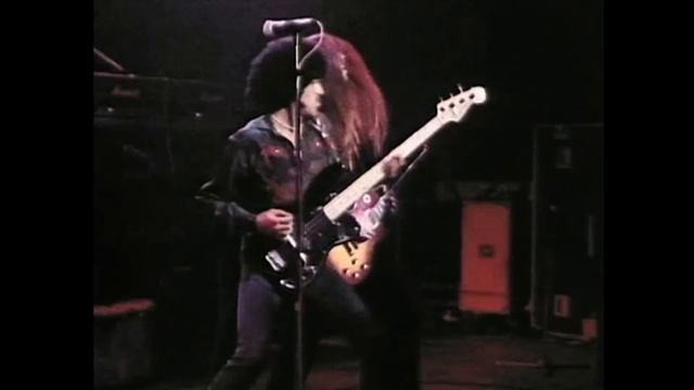 Thin Lizzy - Don't Believe A Word (1976)