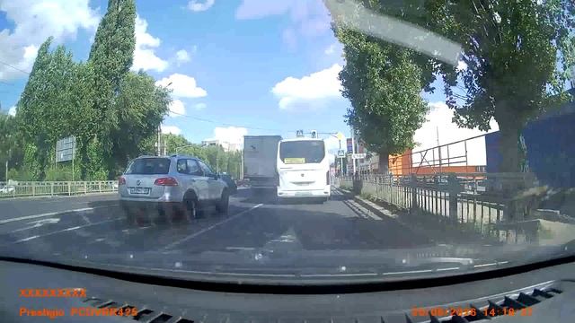 Демонтируют забор вдоль нового 