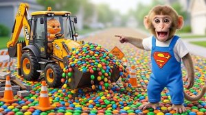 Обезьянка Моно едет на экскаваторе, чинит дорогу конфетами M & M's, а затем становится сюрпризом во