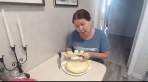Ем дыню🍈Болтаю- рассуждаю✌😎 Я сегодня в ударе🤣Видимо, дыня волшебная 🌀😂