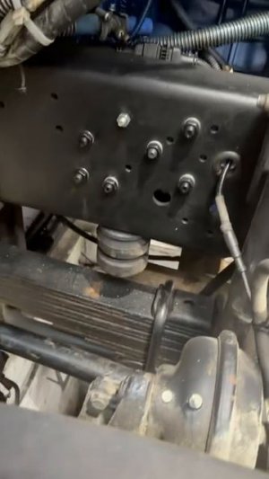 Камаз 6520 (газовый двигатель спозиционирован)