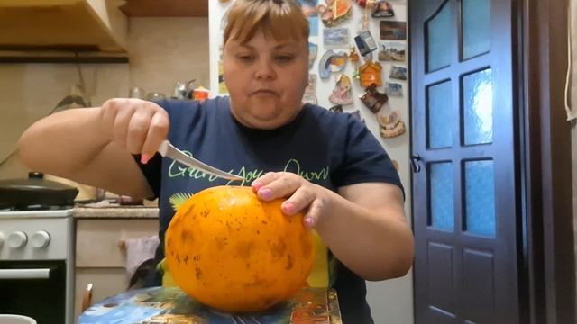 мукбанг. ем домашний творог. пробую. вкусную. дыньку.