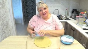 Тесто  за копейки на воде заварное , а по вкусу похоже на песочное!