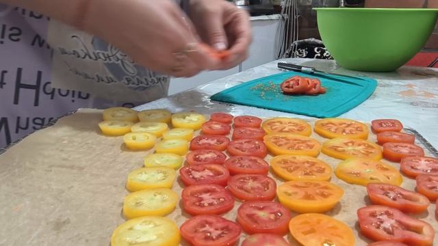 Маринуем огурцы в пакете.Вялим помидоры.Заготовка на зиму помидор.