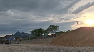 Крым, бухта в Коктебеле, 19.00: закат, шум бриза и вечернее море. Чудесная радуга днём