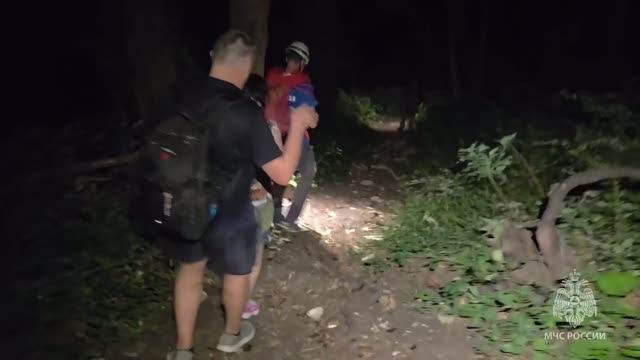 Спасатели помогли заблудившимся в Агурском ущелье туристам