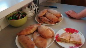 Пирожки с капустой и яйцом.