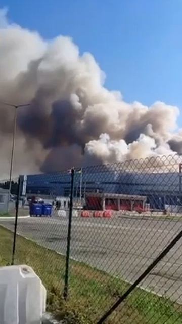 Видео горящего после утреннего прилета хаба FM Logistics в Киевской области !!!