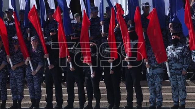 Флешмоб в преддверии Дня Государственного флага РФ на Поклонной горе