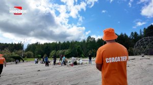Спасатели на водоеме