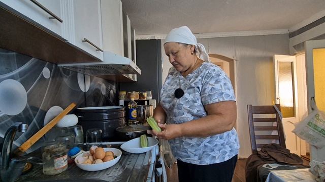 мы просто шутим, Олег выпендривается/ сестра отдала огурцы/ купили яйца