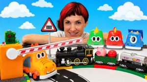 Строим железную дорогу с Машей Капуки и машинками Мокас 🚂🛤️ | Для детей