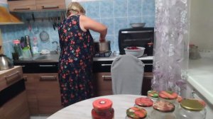 Борщ в банках очень удобно.