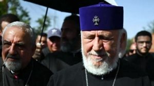 Армяне «разносят» дом правительства в Ереване: они недовольны решением Пашиняна