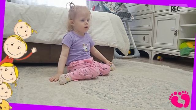 Ева любит играть в машинки, больше чем куклы.