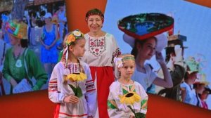 Во Дворце культуры, искусства и досуга прошел традиционный конкурс шляп «Всё дело в шляпе»