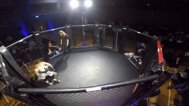 Stoke Ultra MMA: Люк Рейли против Джоша «Монгольский маллет» Аткинса