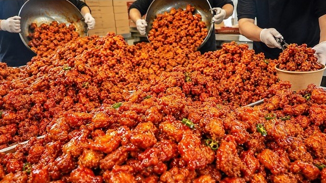 корейский дакканчжон (сладкая хрустящая жареная курица)