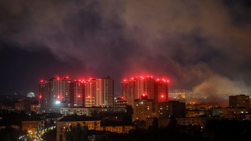 ПВО молчат, Зеленский ищет виноватых: по военным целям в Киеве и области нанесли мощные удары