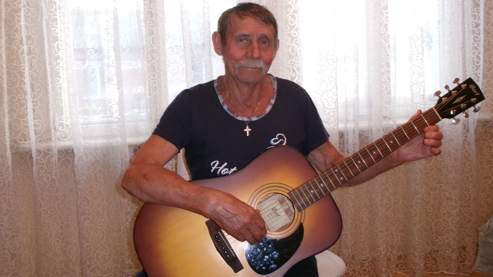 Семейный Вечер Талантов.  Муж учится в 71 год, играть на гитаре..Учиться никогда не поздно.
