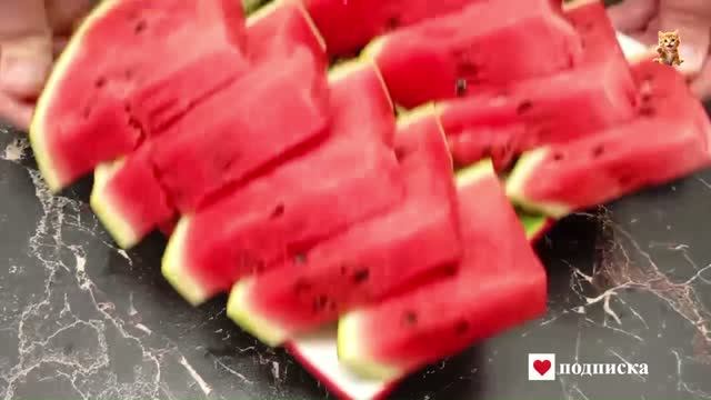 КАК НАРЕЗАТЬ АРБУЗ ТРЕУГОЛЬНИКАМИ