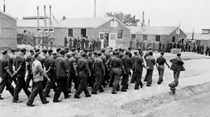 «Можете идти ПРОГУЛЯТЬСЯ, если хотите» — немецкие военнопленные НЕ МОГЛИ ПОВЕРИТЬ, что в лагерях