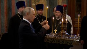 Путин осмотрел захоронение Дмитрия Донского в Архангельском соборе Кремля